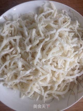 面蒸土豆丝炒鸡蛋的做法步骤：5