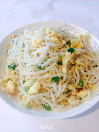 面蒸土豆丝炒鸡蛋的做法步骤：9