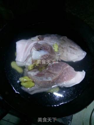 梅菜扣肉的做法步骤：2