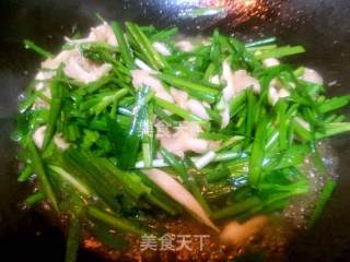 韭菜炒平菇的做法步骤：4