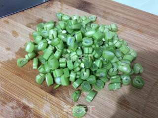 午餐肉蛋炒饭的做法步骤：1