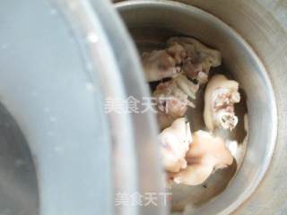 南瓜猪蹄汤的做法步骤：2