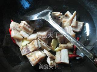 茭白烧鱼鲞的做法步骤：2