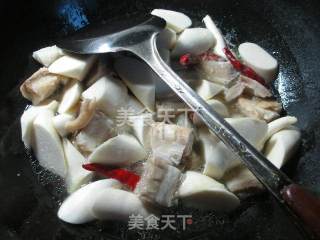 茭白烧鱼鲞的做法步骤：6
