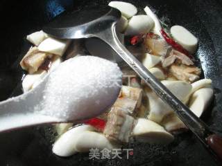 茭白烧鱼鲞的做法步骤：8