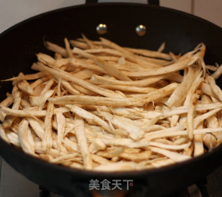 微波炉也能做---干煸手撕杏鲍菇的做法步骤：4