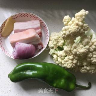 干锅有机花菜炒肉片的做法步骤：1