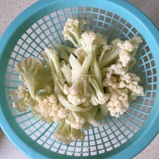 干锅有机花菜炒肉片的做法步骤：3