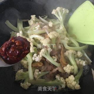 干锅有机花菜炒肉片的做法步骤：8