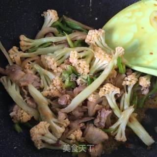 干锅有机花菜炒肉片的做法步骤：9