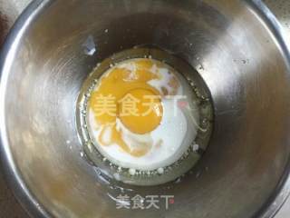 双色拉花戚风蛋糕的做法步骤：2