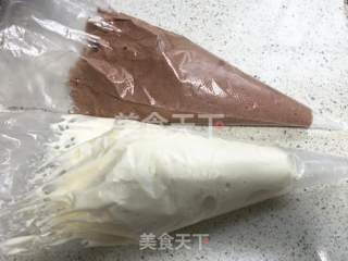 双色拉花戚风蛋糕的做法步骤：13