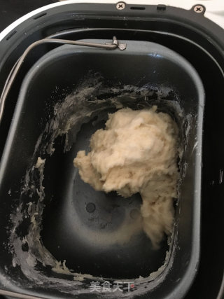 紫薯蛋黄酥和红豆蛋黄酥的做法步骤：1