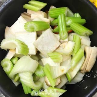 【四叶小馆】杂蔬鸡饭的做法步骤：5