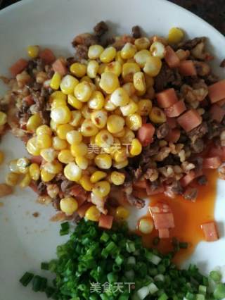 牛肉虾仁火腿蛋炒饭的做法步骤：10