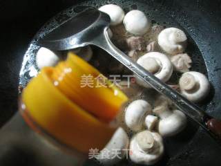 小鸡炖蘑菇的做法步骤：7