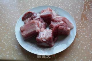 玉米莲藕炖排骨的做法步骤：1
