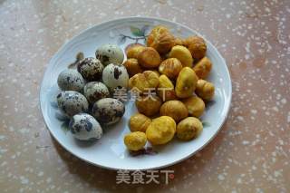 鹌鹑蛋板栗烧猪皮的做法步骤：3