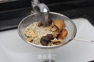 广东老火靓汤-生地土茯苓汤的做法步骤：1