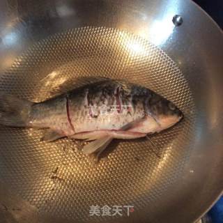 鲫鱼豆腐汤，孕妇和宝宝首选哦的做法步骤：2