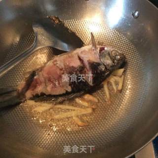 鲫鱼豆腐汤，孕妇和宝宝首选哦的做法步骤：3