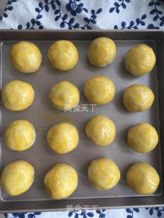 双色蛋黄酥的做法步骤：12