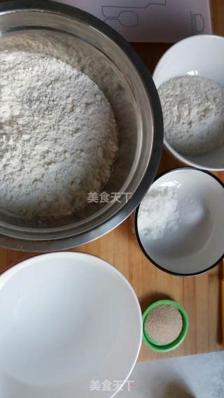 早餐多样化的全麦法棍的做法步骤：1