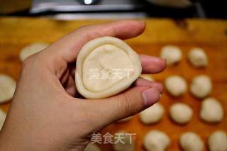 酥到掉渣的蛋黄酥的做法步骤：5