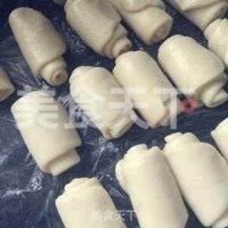 酥到掉渣的蛋黄酥的做法步骤：8