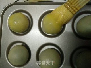 酥到掉渣的蛋黄酥的做法步骤：10