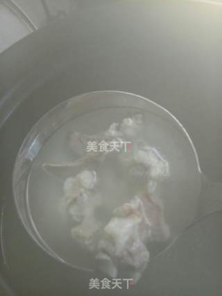 沙姜猪脷汤的做法步骤：3