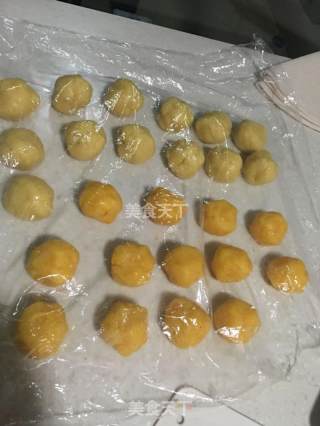 标芝士奶黄月饼的做法步骤：18