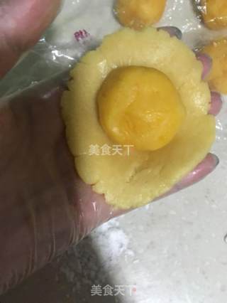 标芝士奶黄月饼的做法步骤：19