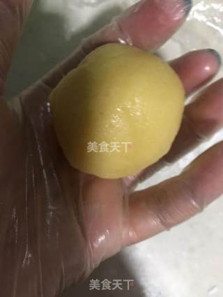 标芝士奶黄月饼的做法步骤：21
