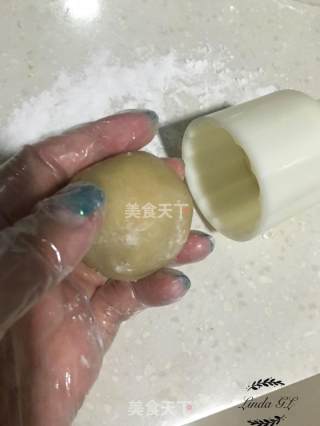 标芝士奶黄月饼的做法步骤：22