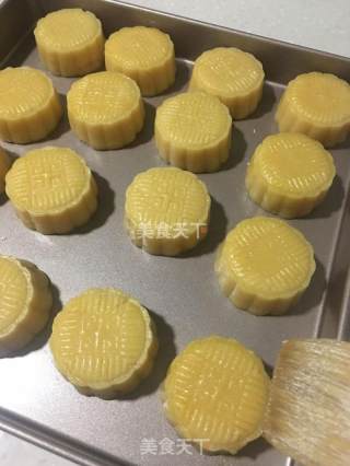 标芝士奶黄月饼的做法步骤：26