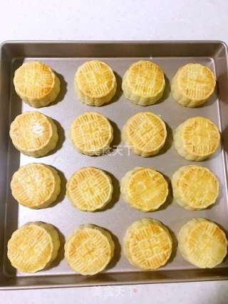 标芝士奶黄月饼的做法步骤：27