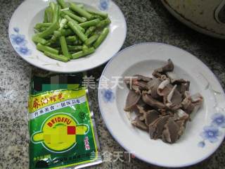 榨菜丝芦笋炒鹅胗的做法步骤：1