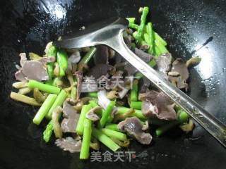 榨菜丝芦笋炒鹅胗的做法步骤：4