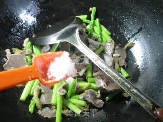 榨菜丝芦笋炒鹅胗的做法步骤：5