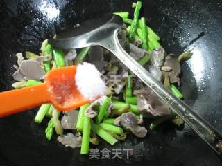 榨菜丝芦笋炒鹅胗的做法步骤：6