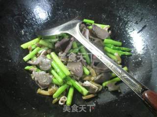 榨菜丝芦笋炒鹅胗的做法步骤：7