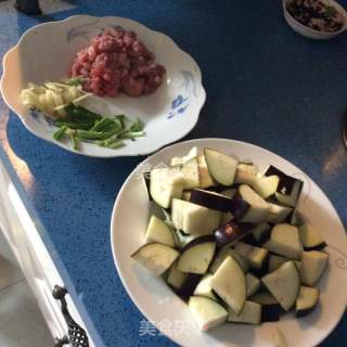 肉末茄子的做法步骤：1