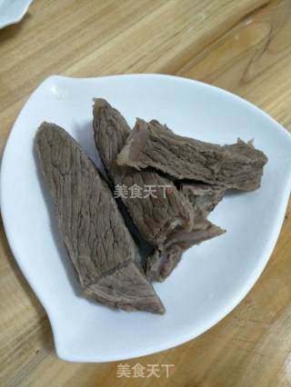 生椒干拌牛肉的做法步骤：2