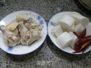 萝卜烧鸡翅根的做法步骤：1