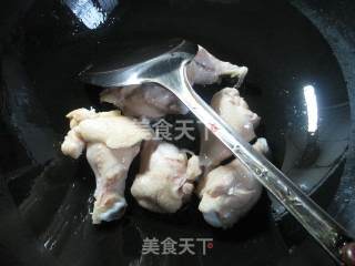 萝卜烧鸡翅根的做法步骤：2