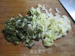 腌白菜煮鳗鱼的做法步骤：2