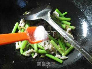 榨菜肉丝炒芦笋的做法步骤：8