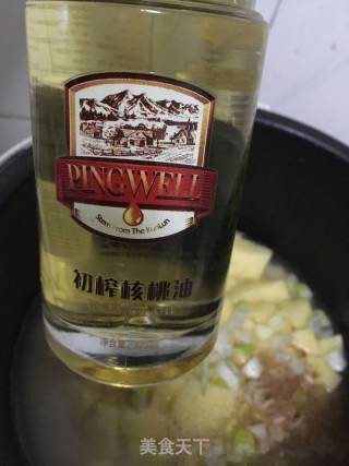 土豆焖饭的做法步骤：4