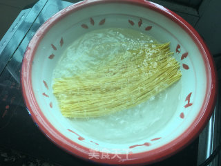 酸菜牛腩面的做法步骤：4